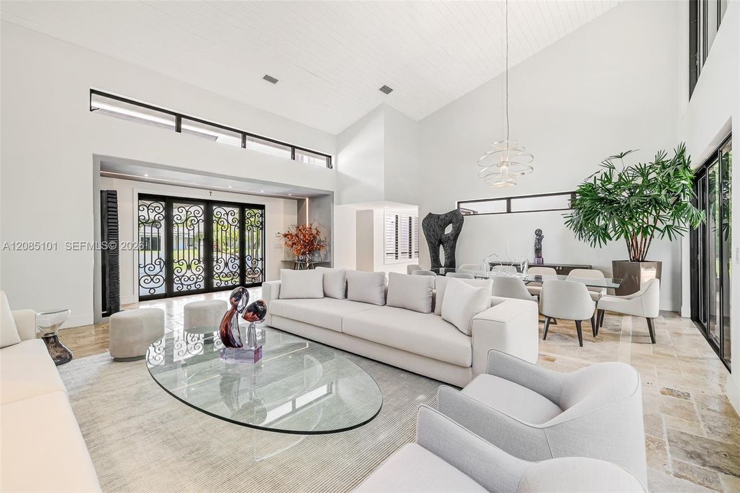 En Venta: $3,495,000 (5 camas, 4 baños, 4100 Pies cuadrados)