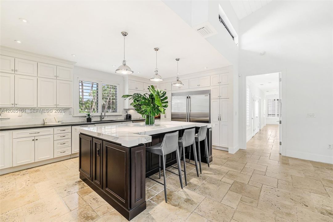 En Venta: $3,495,000 (5 camas, 4 baños, 4100 Pies cuadrados)