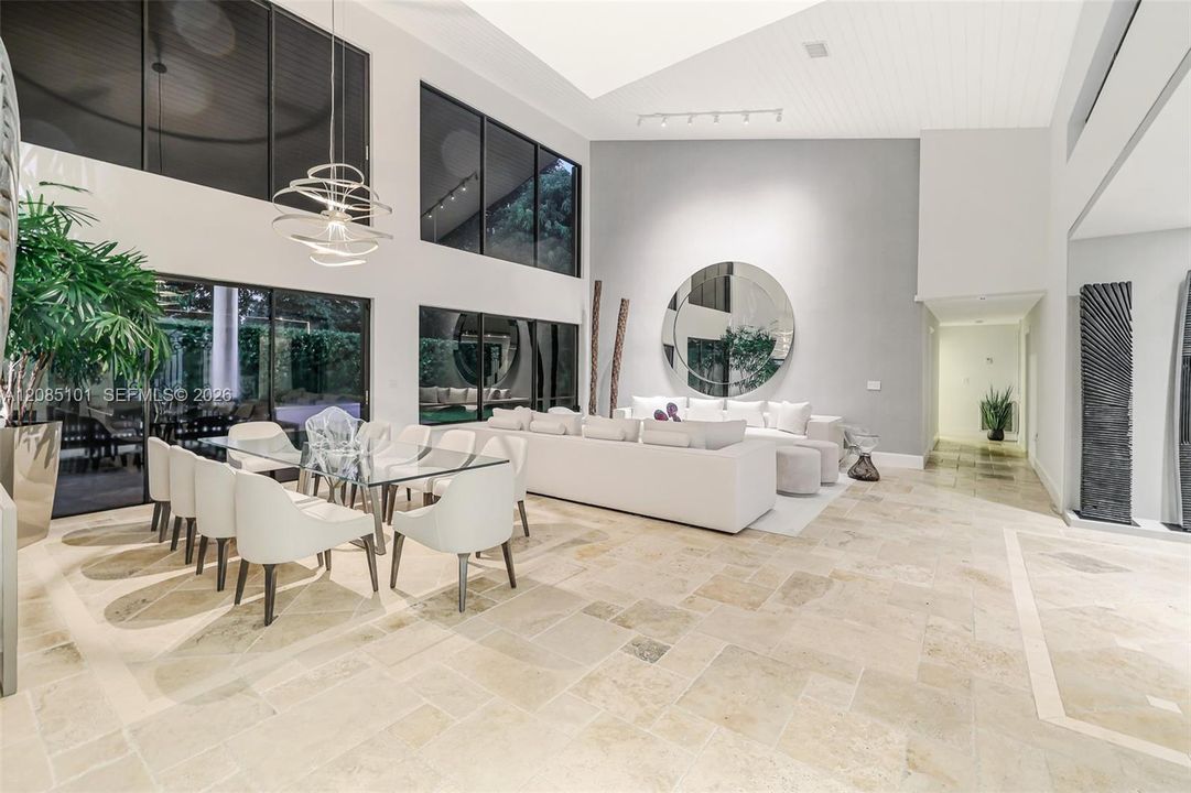 En Venta: $3,495,000 (5 camas, 4 baños, 4100 Pies cuadrados)