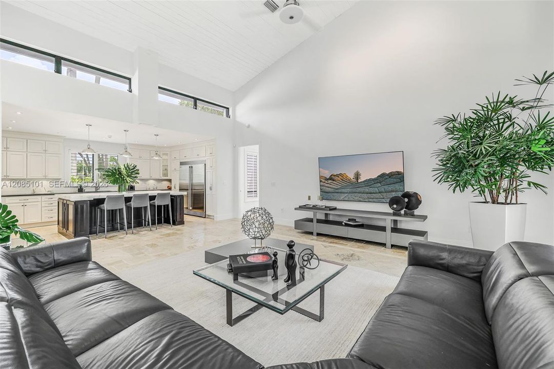En Venta: $3,495,000 (5 camas, 4 baños, 4100 Pies cuadrados)