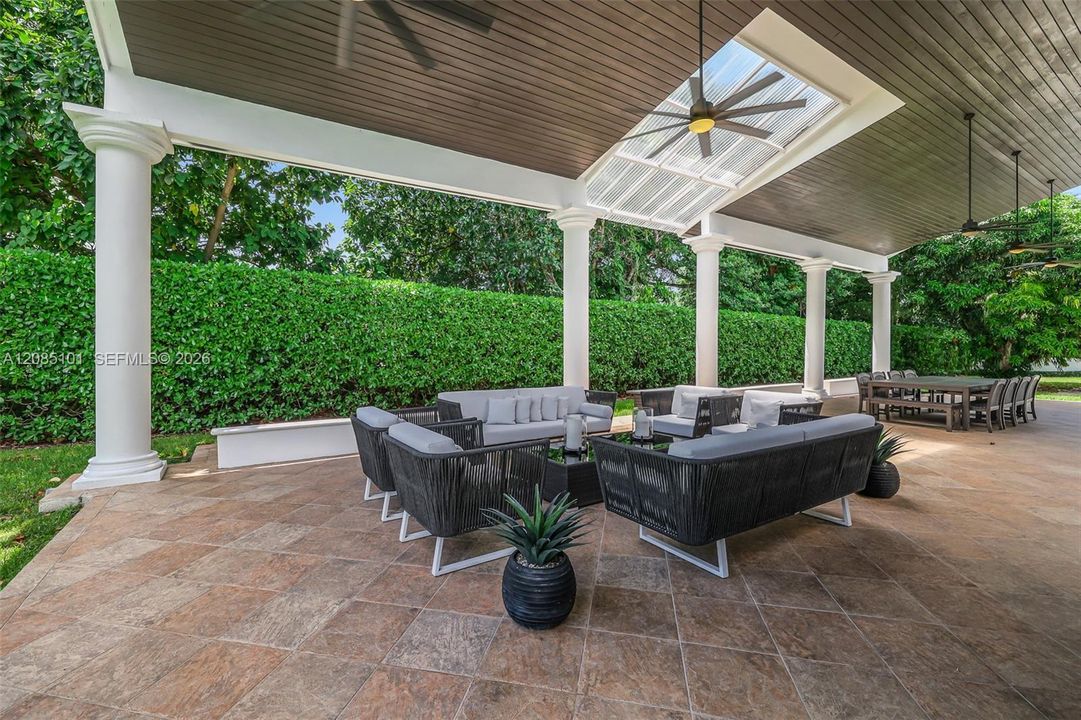En Venta: $3,495,000 (5 camas, 4 baños, 4100 Pies cuadrados)