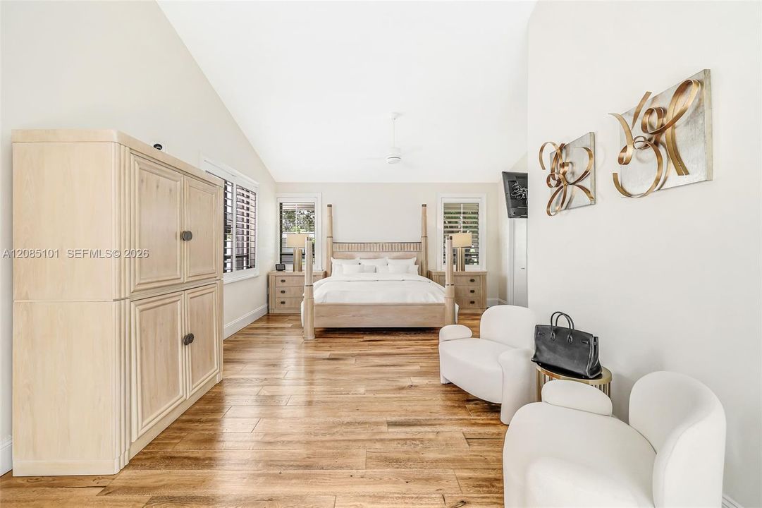 En Venta: $3,495,000 (5 camas, 4 baños, 4100 Pies cuadrados)