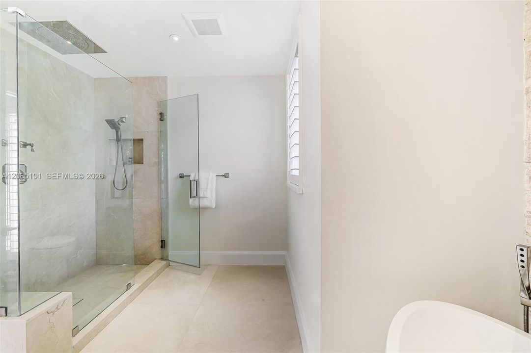 En Venta: $3,495,000 (5 camas, 4 baños, 4100 Pies cuadrados)