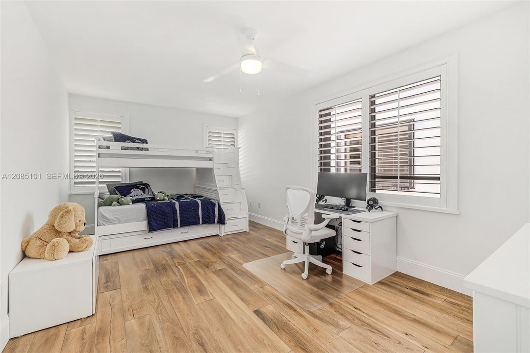 En Venta: $3,495,000 (5 camas, 4 baños, 4100 Pies cuadrados)