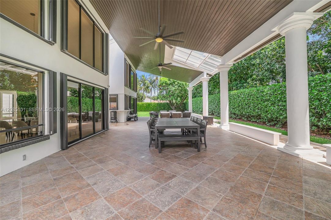 En Venta: $3,495,000 (5 camas, 4 baños, 4100 Pies cuadrados)