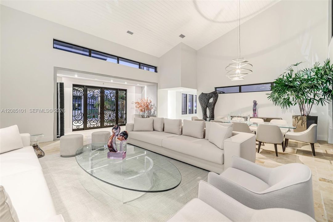 En Venta: $3,495,000 (5 camas, 4 baños, 4100 Pies cuadrados)