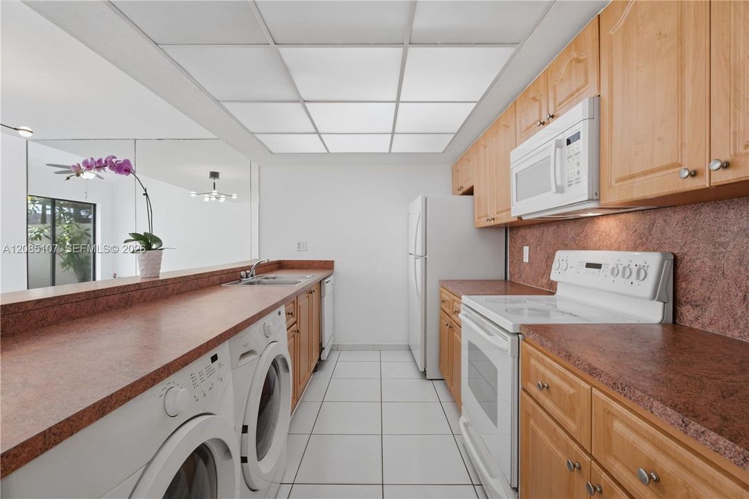 For Sale: $489,000 (3 beds, 2 baths, 1592 Square Feet)