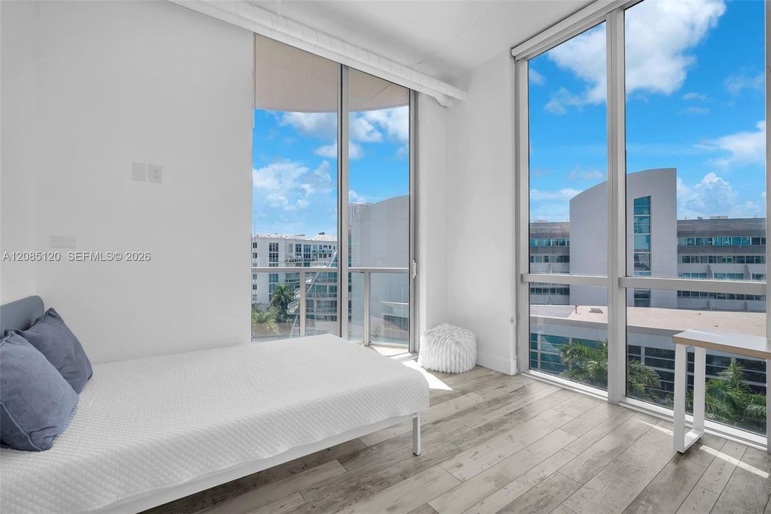 For Sale: $650,000 (3 beds, 3 baths, 1378 Square Feet)