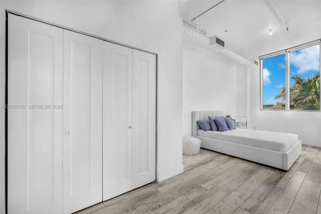 For Sale: $650,000 (3 beds, 3 baths, 1378 Square Feet)