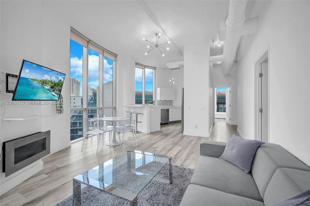 For Sale: $650,000 (3 beds, 3 baths, 1378 Square Feet)