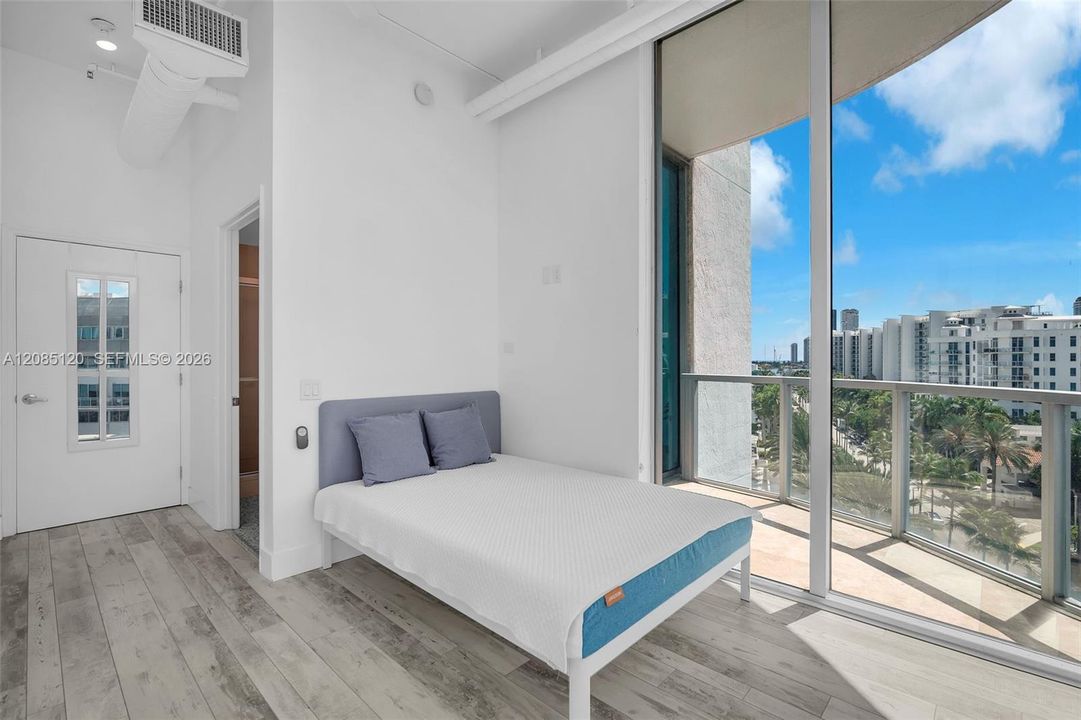 For Sale: $650,000 (3 beds, 3 baths, 1378 Square Feet)