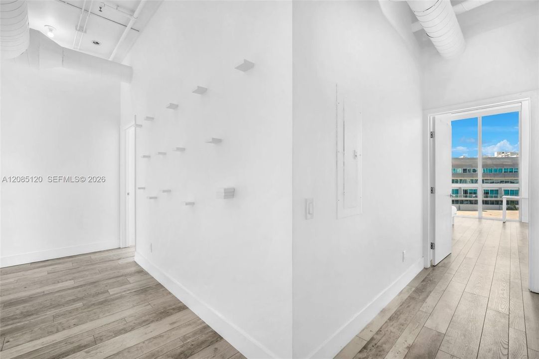 For Sale: $650,000 (3 beds, 3 baths, 1378 Square Feet)