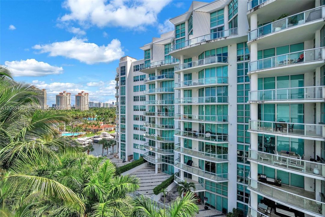 For Sale: $650,000 (3 beds, 3 baths, 1378 Square Feet)