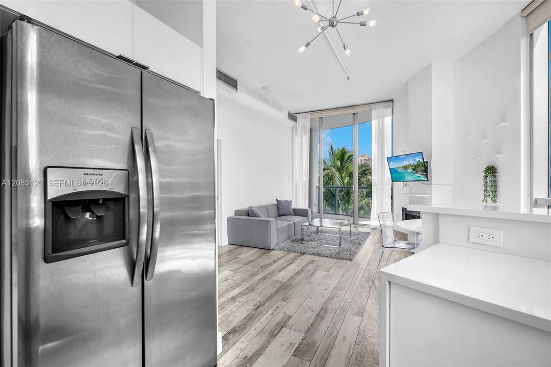 For Sale: $650,000 (3 beds, 3 baths, 1378 Square Feet)