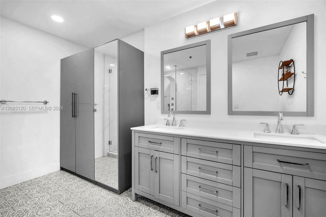 For Sale: $650,000 (3 beds, 3 baths, 1378 Square Feet)