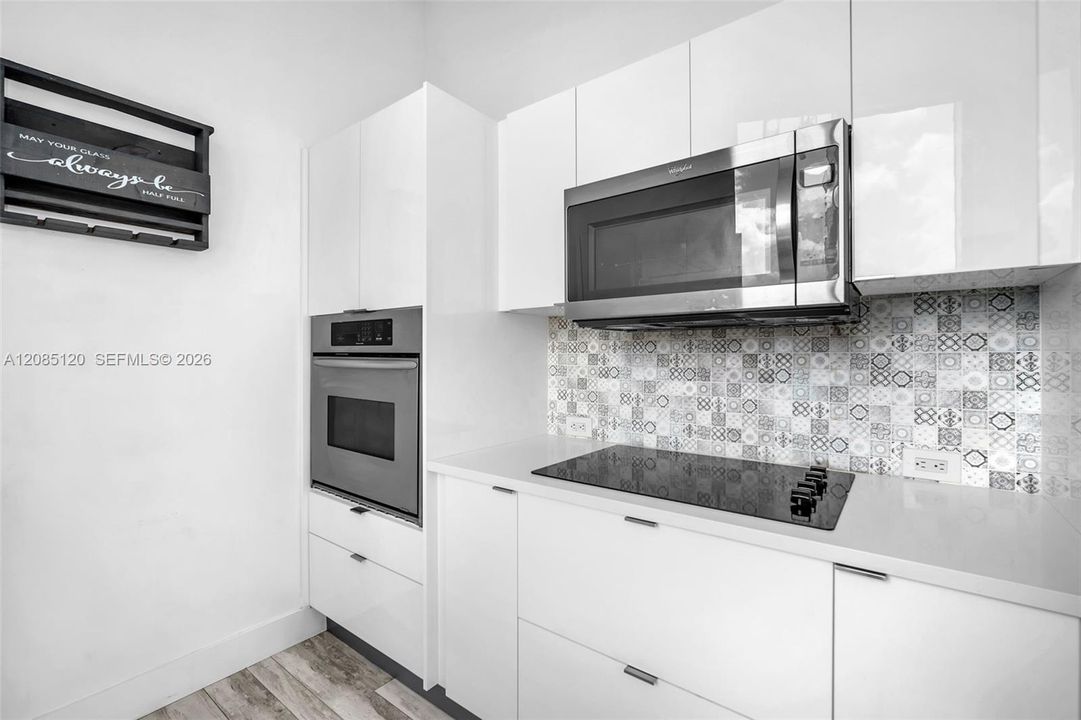 For Sale: $650,000 (3 beds, 3 baths, 1378 Square Feet)