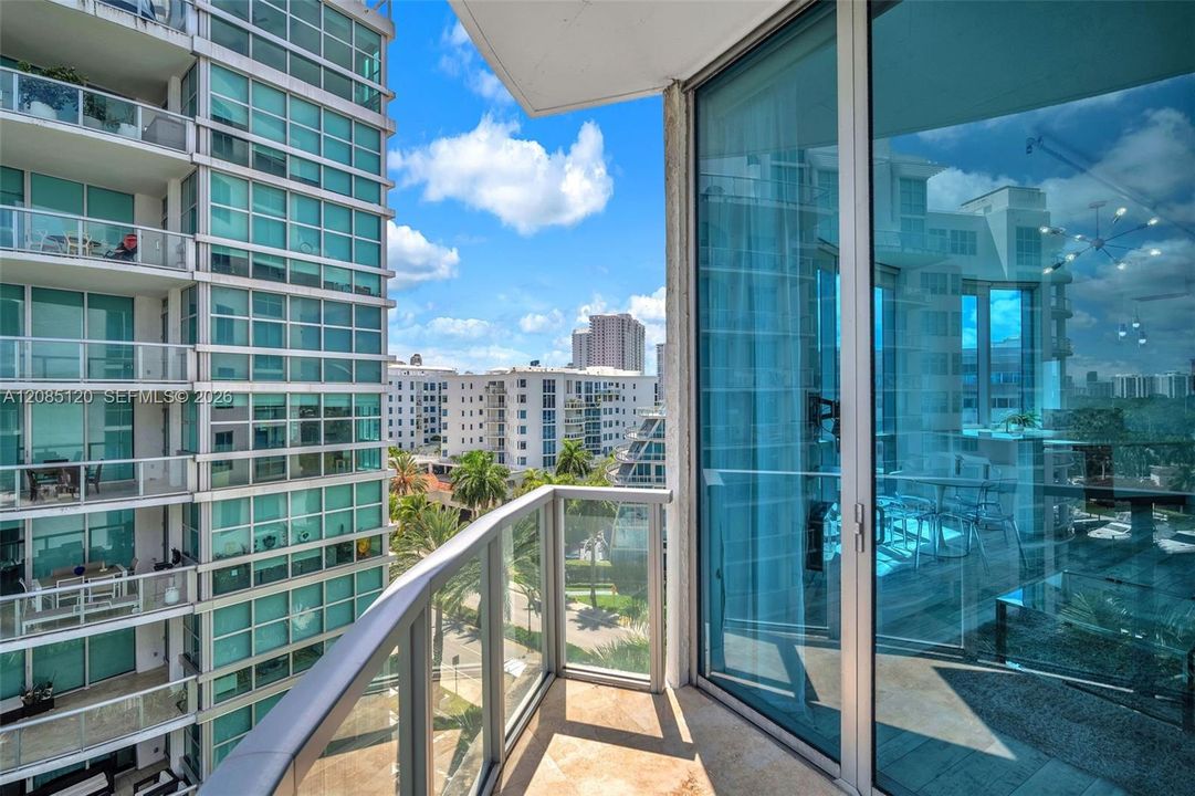 For Sale: $650,000 (3 beds, 3 baths, 1378 Square Feet)