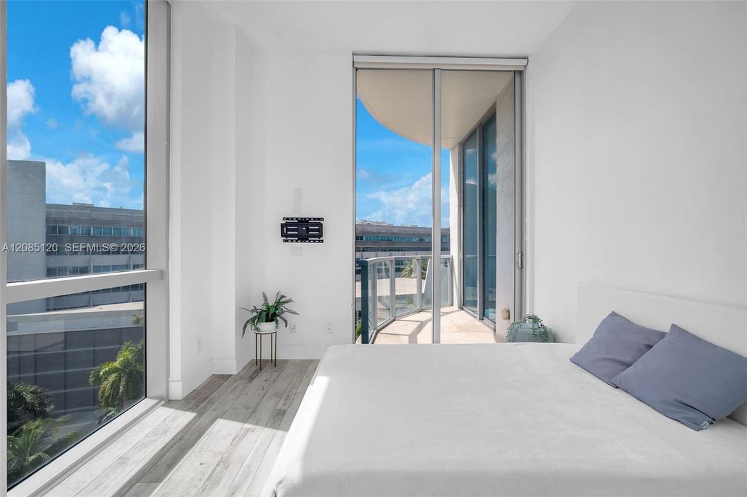 For Sale: $650,000 (3 beds, 3 baths, 1378 Square Feet)