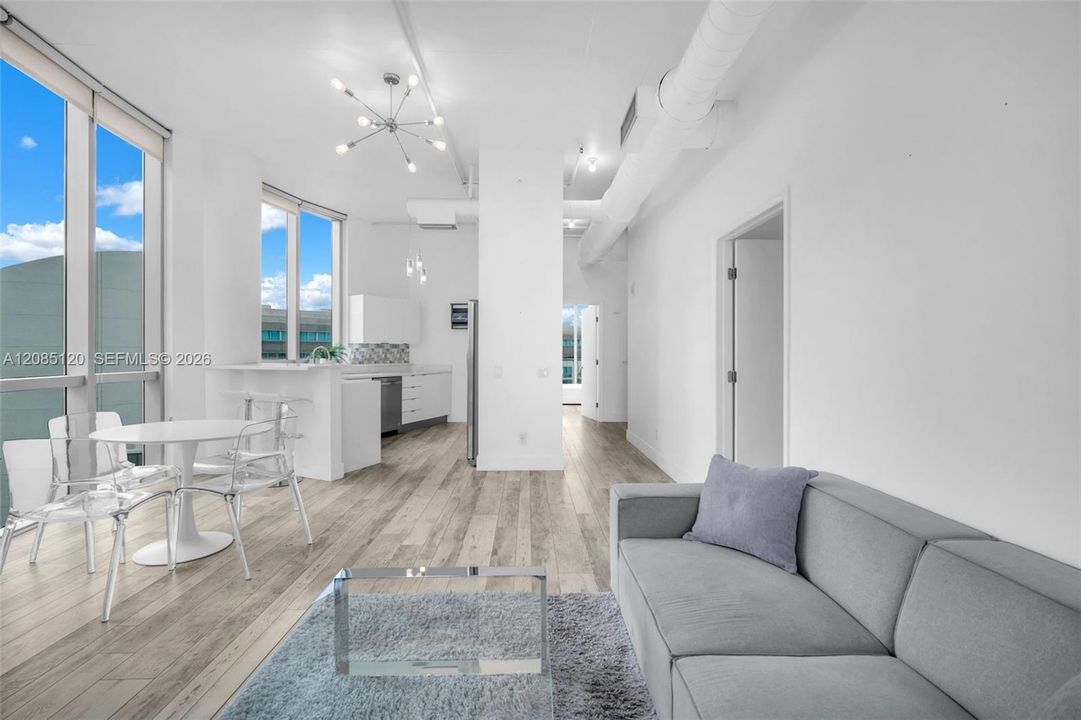 For Sale: $650,000 (3 beds, 3 baths, 1378 Square Feet)