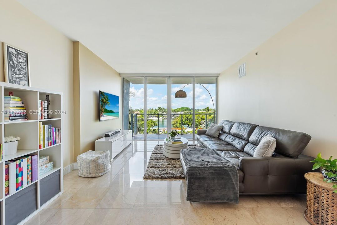 For Rent: $3,500 (2 beds, 2 baths, 1072 Square Feet)