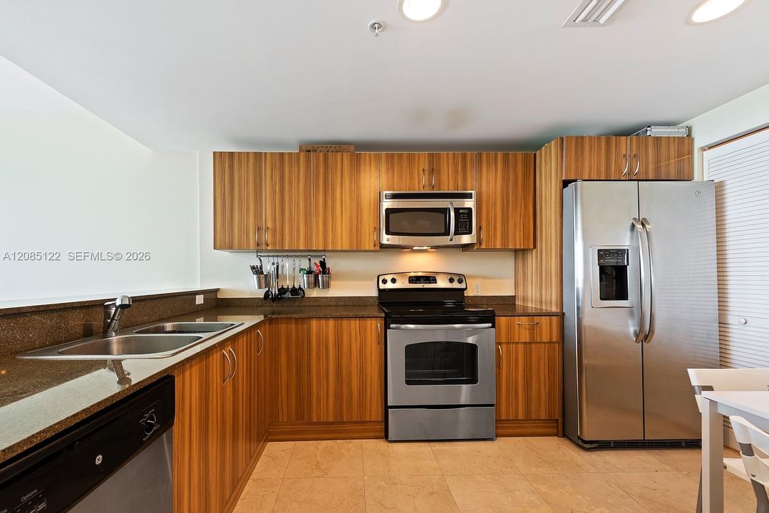 For Rent: $3,500 (2 beds, 2 baths, 1072 Square Feet)