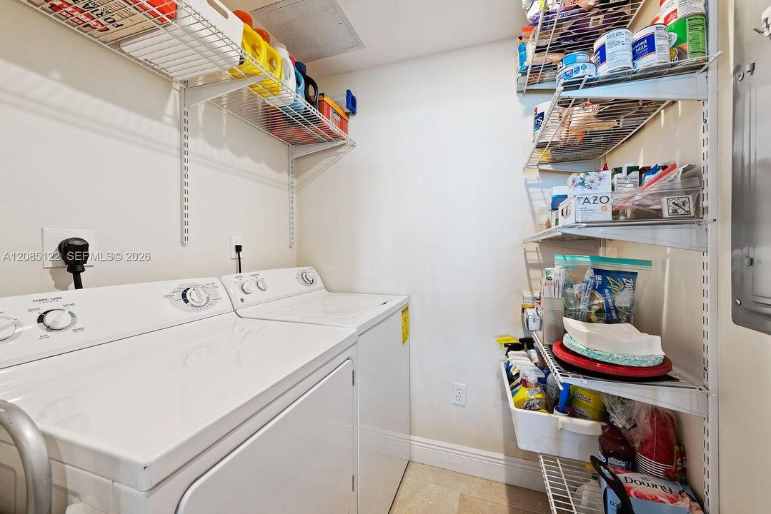 For Rent: $3,500 (2 beds, 2 baths, 1072 Square Feet)