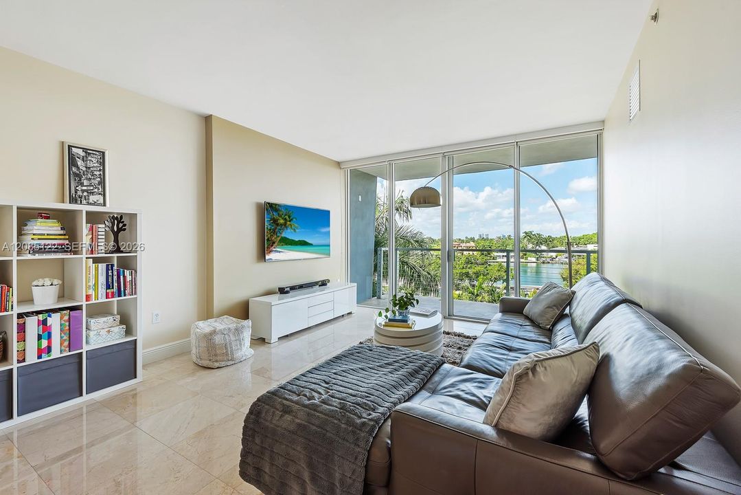 For Rent: $3,500 (2 beds, 2 baths, 1072 Square Feet)