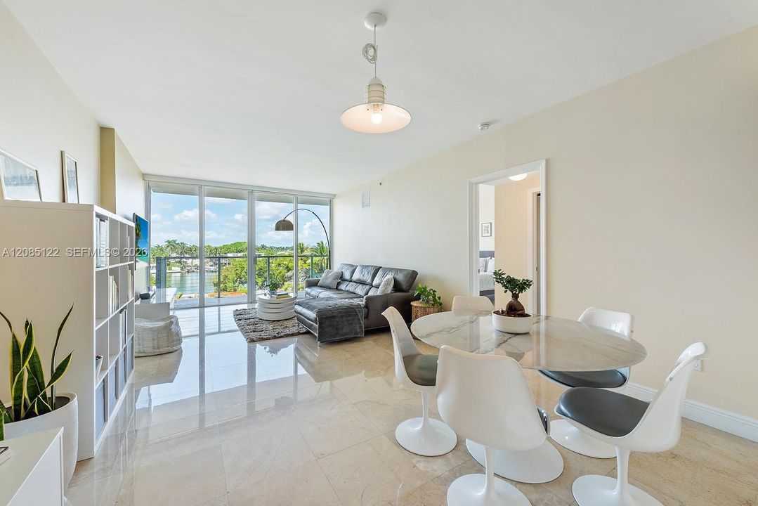 For Rent: $3,500 (2 beds, 2 baths, 1072 Square Feet)