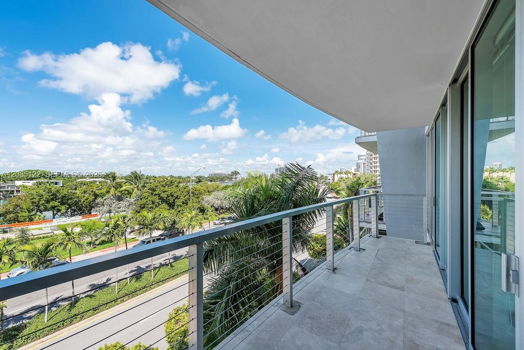For Rent: $3,500 (2 beds, 2 baths, 1072 Square Feet)