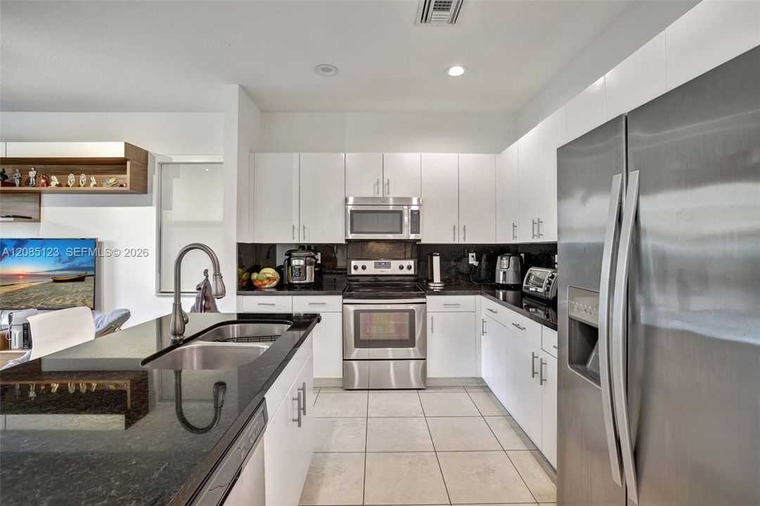 For Rent: $5,000 (4 beds, 2 baths, 2156 Square Feet)
