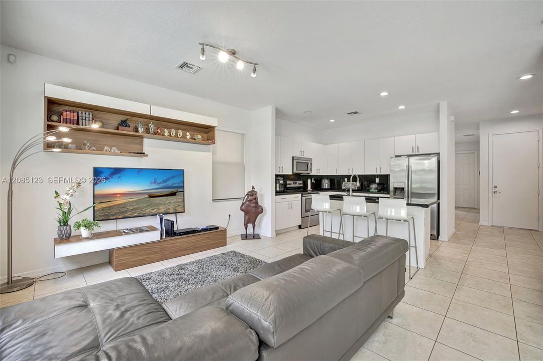 For Rent: $5,000 (4 beds, 2 baths, 2156 Square Feet)
