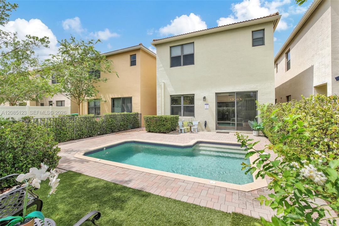For Rent: $5,000 (4 beds, 2 baths, 2156 Square Feet)
