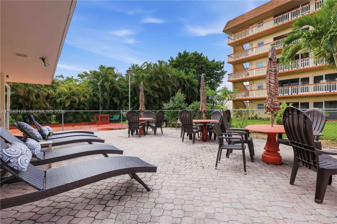 For Sale: $129,900 (2 beds, 2 baths, 1078 Square Feet)