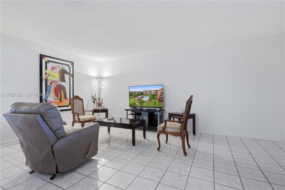 For Sale: $129,900 (2 beds, 2 baths, 1078 Square Feet)
