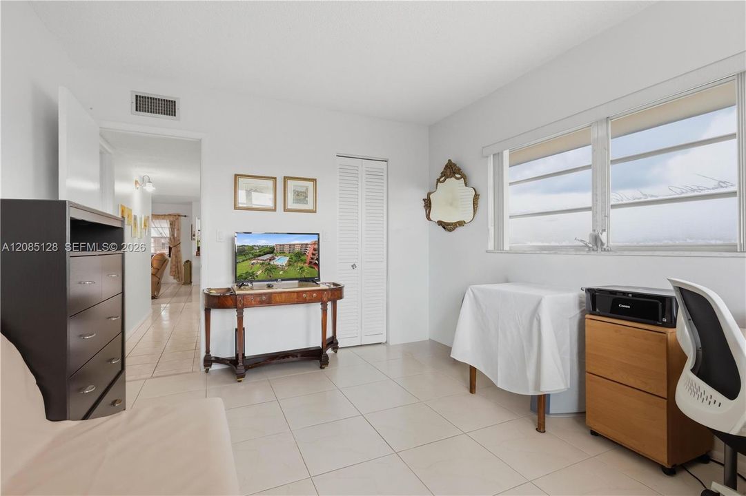 For Sale: $129,900 (2 beds, 2 baths, 1078 Square Feet)