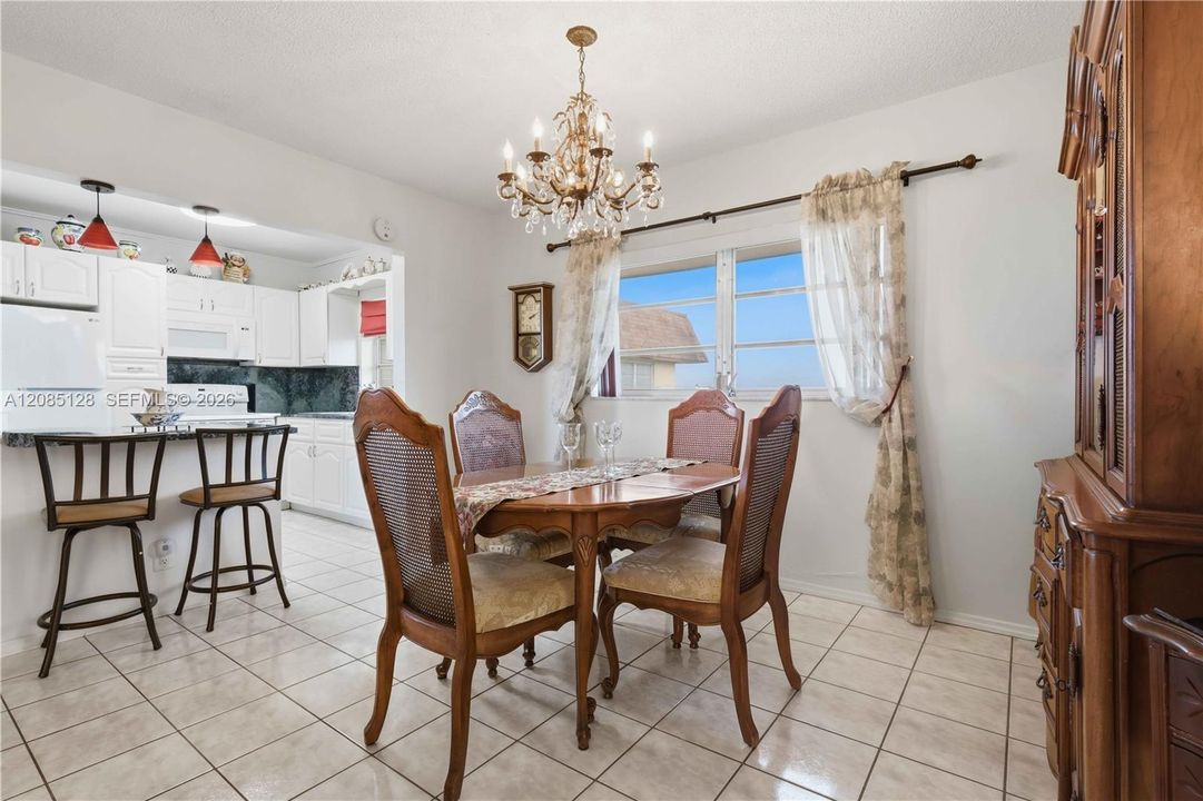 For Sale: $129,900 (2 beds, 2 baths, 1078 Square Feet)