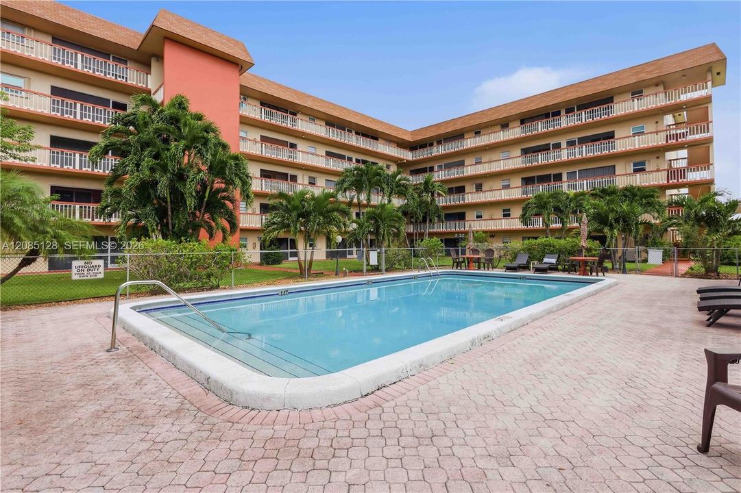 For Sale: $129,900 (2 beds, 2 baths, 1078 Square Feet)