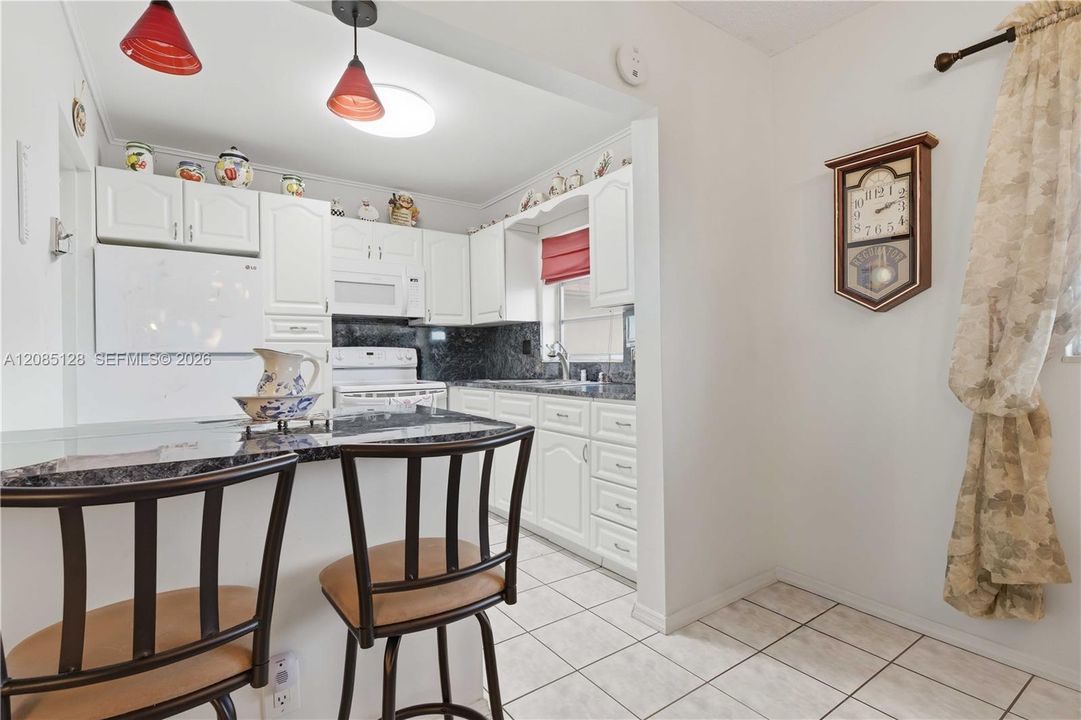 For Sale: $129,900 (2 beds, 2 baths, 1078 Square Feet)