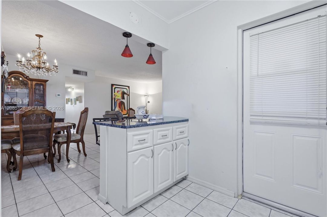 For Sale: $129,900 (2 beds, 2 baths, 1078 Square Feet)