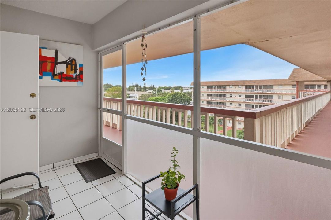 For Sale: $129,900 (2 beds, 2 baths, 1078 Square Feet)