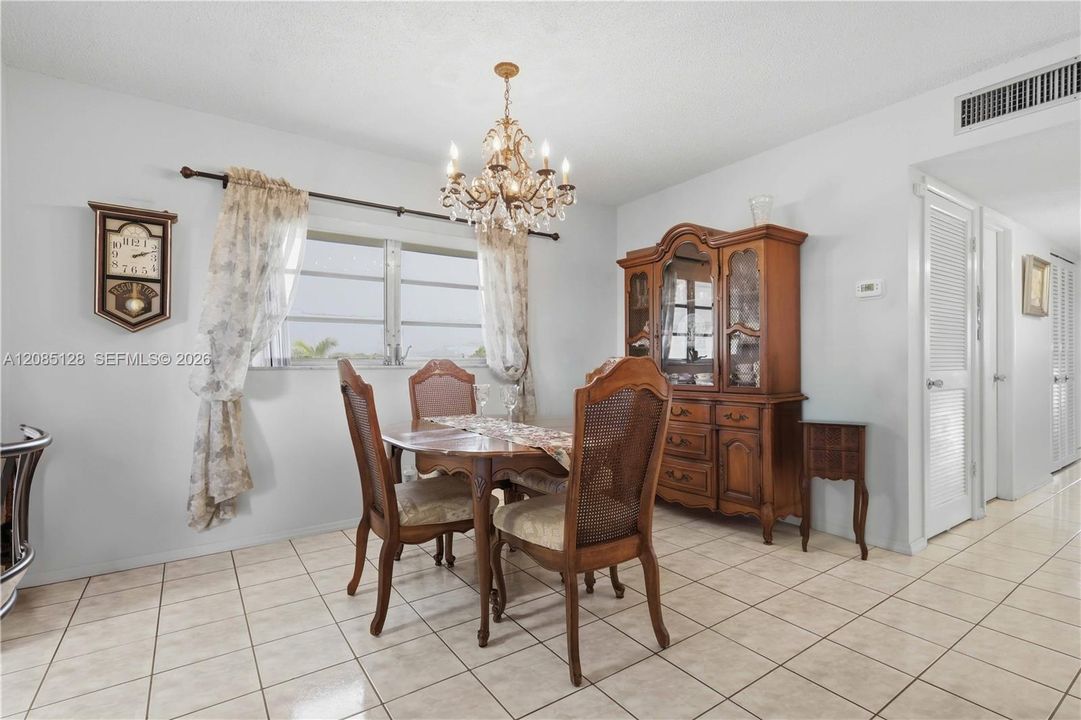 For Sale: $129,900 (2 beds, 2 baths, 1078 Square Feet)