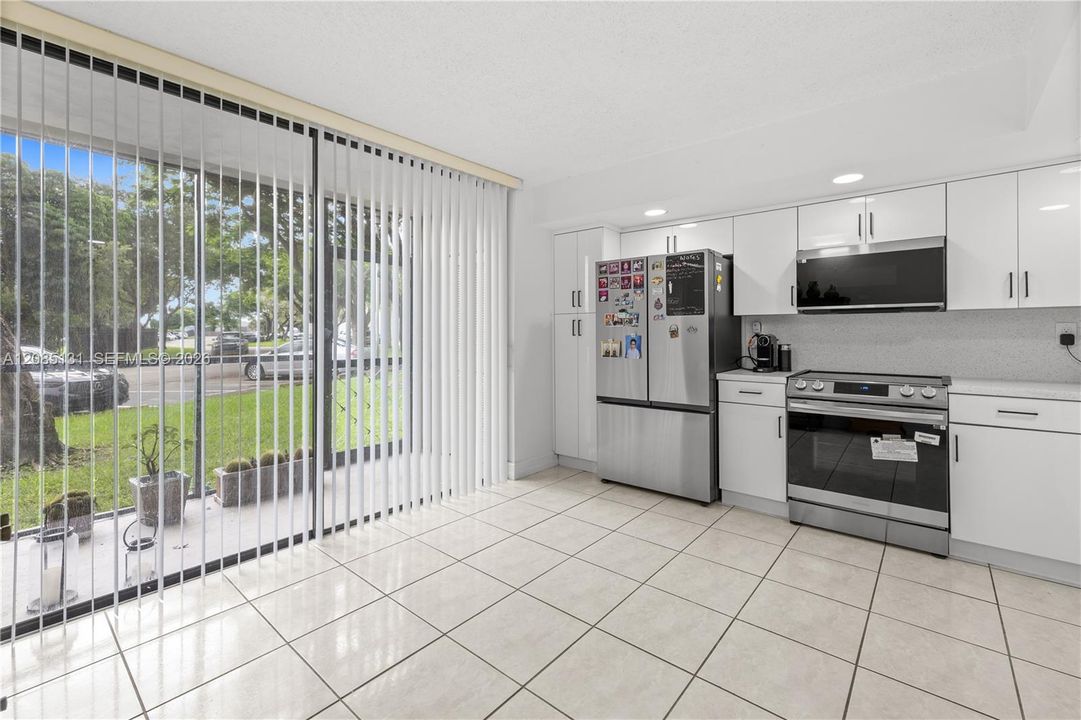For Sale: $336,000 (3 beds, 2 baths, 1040 Square Feet)