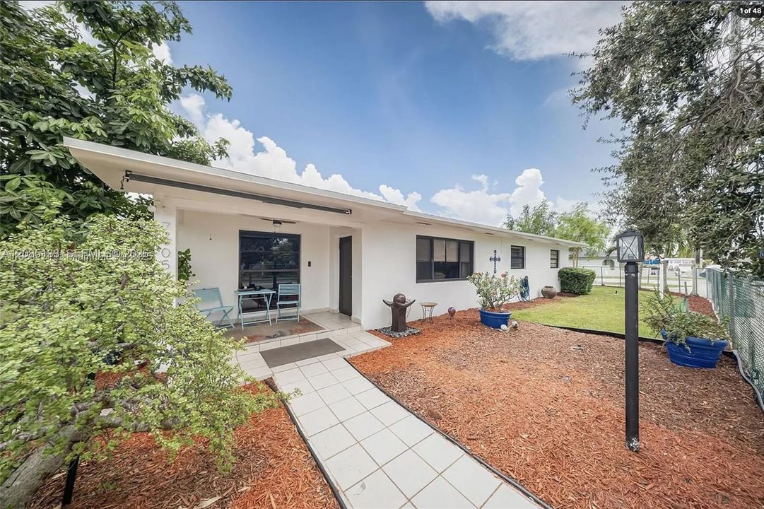 En Venta: $780,000 (3 camas, 2 baños, 2215 Pies cuadrados)