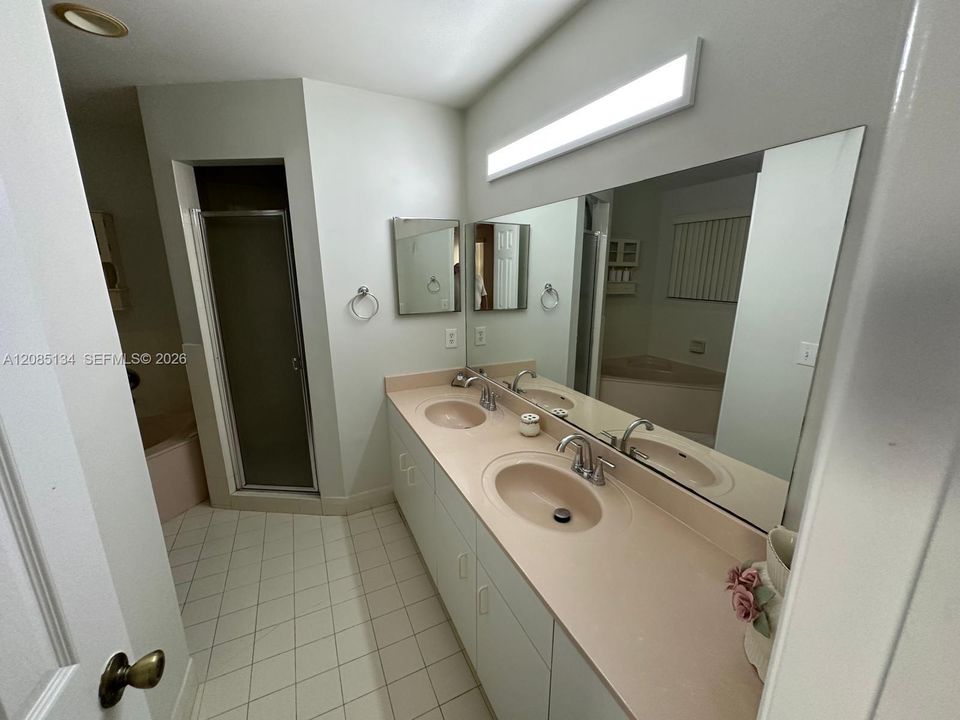 В аренду: $3,650 (4 спален, 2 ванн, 2353 Квадратных фут)