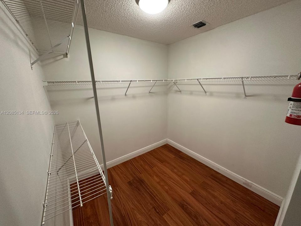 В аренду: $3,650 (4 спален, 2 ванн, 2353 Квадратных фут)