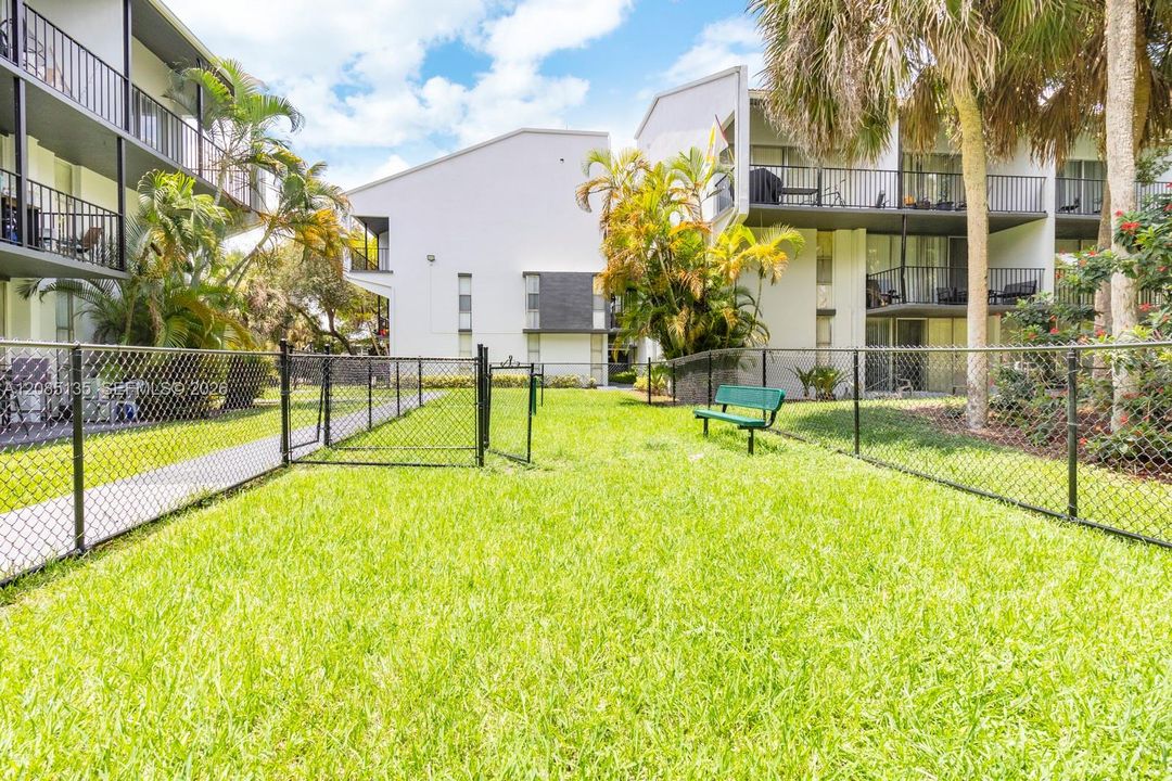 For Rent: $2,095 (2 beds, 2 baths, 1100 Square Feet)