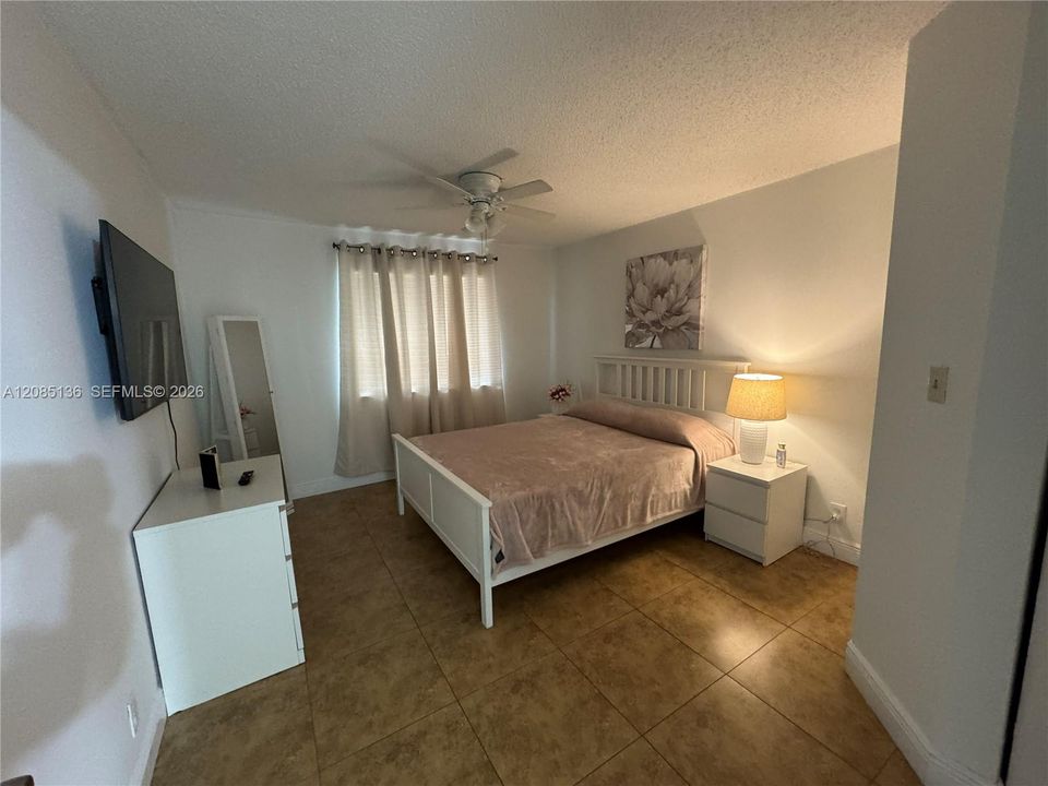 For Sale: $295,000 (2 beds, 2 baths, 1312 Square Feet)