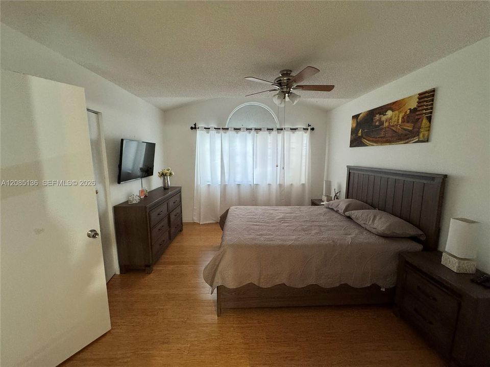 For Sale: $295,000 (2 beds, 2 baths, 1312 Square Feet)