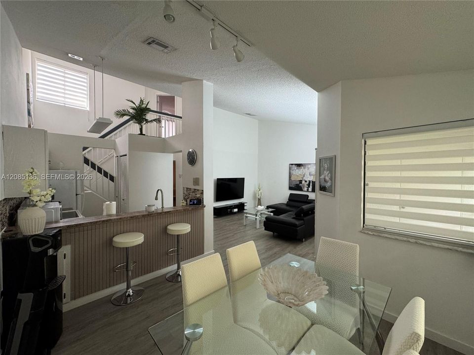 For Sale: $295,000 (2 beds, 2 baths, 1312 Square Feet)