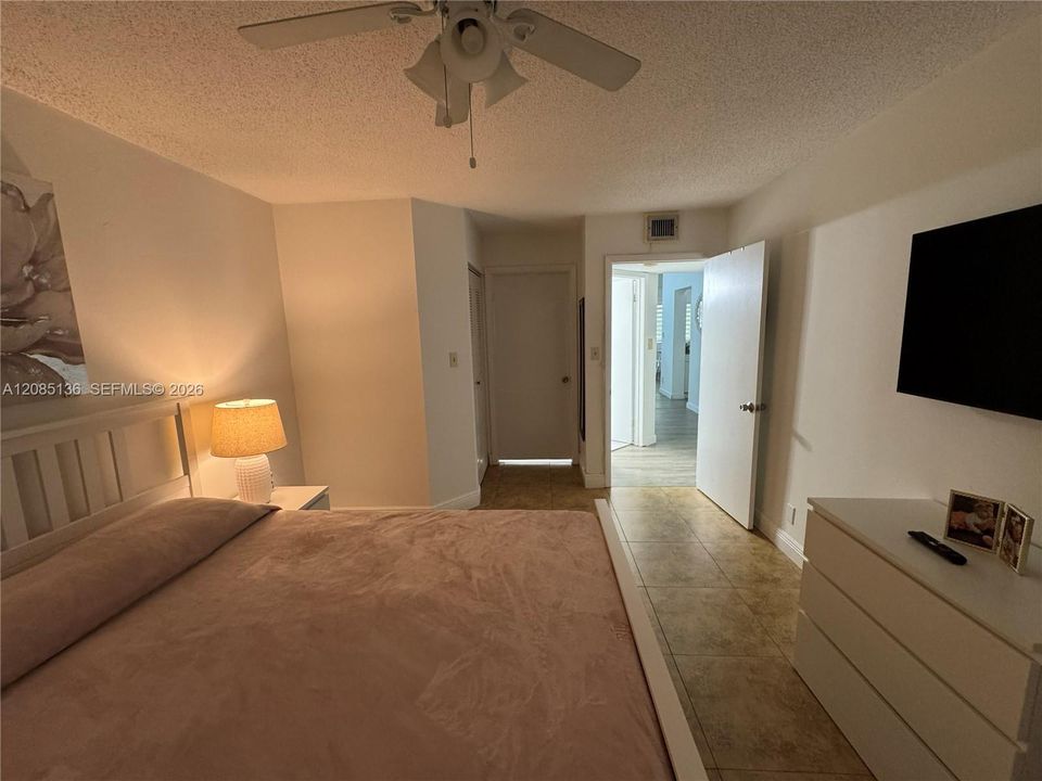 For Sale: $295,000 (2 beds, 2 baths, 1312 Square Feet)